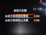 BSW(後側方車両検知警報)機能は車線変更時、隣車線に車両がいる場合、警報とともにメーター内の表示とドアミラーの表示灯が点滅し、ドライバーに注意を促します。