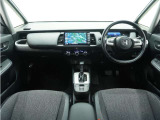 ◆視界広々で非常に運転しやすくロングドライブでも疲れを感じさせないすっきりとまとまったインパネ周りです。
