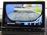 リアワイドカメラシステム!従来の視野に加えて、後方側方を約180&deg;まで見えるワイドビューと、後方を真上から見たような視野で駐車時などに便利なトップダウンビューの3つの視野があります!