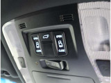 電動スライドドアのスイッチ付です。車内からもスイッチひとつで楽にドアの開閉が可能です。電動なので開閉時に力を使う必要がなく、半ドアになることもありません!