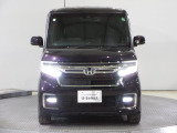 ハロゲンより明るく、より遠くまでさらなる安心感のあるLEDヘッドライトを採用。点灯忘れも防止できるオートライトコントロール機構付きです。