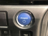 エンジンスタートスイッチです。キーが車内にあれば、エンジンの始動や停止はスイッチを押すだけ!キーを取り出す手間を省き、ワンプッシュで操作できるので簡単でスムーズです。