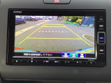 【リアカメラ】運転が苦手な方も車庫入れラクラクです!ギアをリバースに入れれば自動的にモニターが切り換わりますので、面倒な操作は不要です。狭い駐車場もお車を傷つけず安心です!
