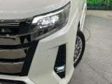 【LEDヘッドライト】悪天候や夜間走行時も良好な視界を確保し安心して運転できる高輝度LEDヘッドライトを装備!点灯速度が早く、消費電力も抑えられています。