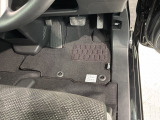 新品の純正フロアマット付きです。ドライブの際に気分良く乗って頂けます。