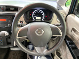 インテリアに合わせたデザインのステアリングは、運転される方のことも考え、運転しやすい形状、大きさです。是非一度、実際に触ってお確かめください。