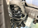 お車を安心してお乗りいただく為には、足回りの定期点検が欠かせません。サービスサポート(有償保証)では無料点検もご提供しており、安心のカーライフをお過ごしいただけるサポート体制が整っています。