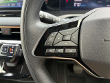 ハンドル左側のスイッチでオーディオの操作が可能なので、運転中でも楽に調整できます(^^♪
