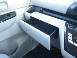最先端の設備で茨城日産自慢のテクニカルスタッフが責任を持って点検整備します。