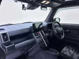 ダイハツのお店では、ダイハツ車を知り尽くしたプロフェッショナルが、専用の診断機器を使って各システムを点検しております。