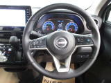 運転が楽しくなる明るく開放的な運転席まわりです。