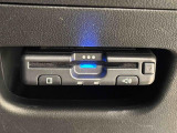 ETCカードを挿入することで高速道路を利用する際の支払いがキャッシュレスになったり、ETCスマートインターチェンジが利用できたり、とても便利なアイテムです!保証は修理保証のみとなります。