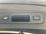 【パワーバックドア】スマートキーや運転席のボタンを押すだけでリアゲートが自動で開閉します!荷物を持っている時や、高い位置にあるバックドアを閉める際に便利な機能です♪