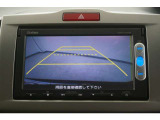 バックカメラ搭載です!車庫入れが苦手な人はもちろん、車両感覚に自信がある人にもお勧めです!見えない箇所が見えるようになるので、低い障害物や隠れてしまっている子供の存在等にも気付く事が出来ます。