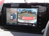アラウンドビューモニター搭載!9インチ大型ナビモニターに、真上から見下ろしているかのような映像を見ながら安全に駐車できます。さらに人や自転車など周囲に動くものがあると表示とブザーでお知らせします。