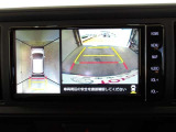 バックモニター付きで慣れない駐車場や車庫入れをサポートします。
