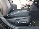パワーシート搭載。微妙な調整が手軽にでき、ピッタリなポジションで運転することが可能です。