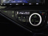 車内を快適に、オートエアコンを装備しています。