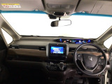 【前方視界】開放的な前方視界!運転がしやすく疲れにくいです♪窓が大きく、見通しがとっても良いおクルマですよ♪