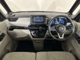 室内が明るく、運転がしやすいナチュラルベージュ内装となっております。
