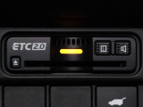 装備されているビルトインタイプのホンダ純正ETC車載器です。セットアップしてからご納車致します。ETCカードを差し込めば高速道路の出入り口ゲートを楽々通過出来ます。