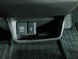 便利な充電用USBジャックも付いています。