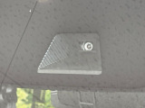 【ホンダセンシング】走行中に前方の車両等を認識し、衝突しそうな時は警報とブレーキで衝突回避と被害軽減をアシスト。より安全にドライブをお楽しみいただけます。