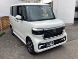 自社整備工場で点検整備をおこなってからお渡ししています。車検が残っている場合は『12ヶ月点検整備』を、車検整備付きの場合は『車検整備』をおこないます。整備費用は車両本体価格に含まれています。