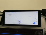 ディスプレイオーディオ搭載 ナビとしての機能はもちろん、お手持ちのスマホと連携しスマホ内の音楽を聴いたり、メッセージの受信等色々な事が出来ます
