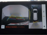 パノラミックビューモニター付きです。車両を上から見た様な映像を画面に表示。運転席からの目視だけでは見にくい、車両周辺の状況をリアルタイムでしっかり確認出来ます。