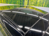 【パノラマムーンルーフ】車内の解放感が一気に上がる大型のパノラマムーンルーフ!季節を問わず開放的で快適なドライブをお楽しみいただけます。流通量も少なく希少価値の高い人気の装備です♪