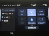 ディスプレイオーディオを装備。スマートフォンと車を繋ぐことで、これまでのナビに加えて色々なサービスが楽しめます。