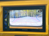 【バックカメラ】駐車時に後方がリアルタイム映像で確認できます。大型商業施設や立体駐車場での駐車時や、夜間のバック時に大活躍!運転スキルに関わらず、今や必須となった装備のひとつです!