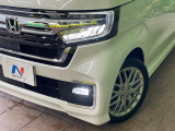 【LEDヘッドライト】悪天候や夜間走行時も良好な視界を確保し安心して運転できる高輝度LEDヘッドライトを装備!点灯速度が早く、消費電力も抑えられています。