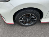 純正アルミホイール付!このお車にぴったりなホイールが付いてます◎