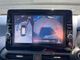 上からまる見え!アラウンドビューモニターの画像です。純正ナビに映してあります。お車を真上から見たような映像をミラーやナビ画面に映し出す事によって、車両の周囲を確認し、駐車時や発進時の運転をサポート。