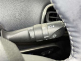 【オートライト】車外の明るさに応じて、自動的にライトの点灯・消灯を行います。