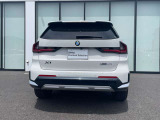 ご納車前には、BMWを熟知したメカニックによる100項目の点検・整備を行います。不具合箇所、交換時期に達している部品に関しましては、全て当社負担で交換してからのご納車となります。