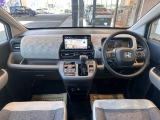 当社の中古車は、フロアマット付きで販売しておりません。予めご了承下さい。中古車という特性上匂いや見栄えなどの状態が左右される為です。純正マット、車種専用社外品マットをご購入いただけます。