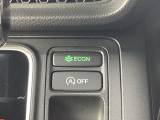 ECONモードの機能として、「燃費が良くなるアクセル制御」があります。アクセルペダルを余分に踏み込んでしまった場合でも、自動的に燃料の噴射量を抑え、エンジンの効率が良い領域で働かせるようにします。