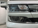 LEDヘッドライトは、点灯の瞬間から最大光量を発揮し、突然暗くなるトンネルなどでの安定感を高めます。