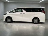 当店では全国販売を行っております。店頭にてご商談&ご納車が必須となります。陸送はお受けしておりません。ご不明な点はお電話かメールにてお尋ねくださいませ。