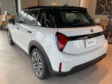 かわいいテールのデザインはほかの車にはない魅力があります。ひと目で&ldquo;MINI&rdquo;とわかるデザインはアナタを虜にしてしまうかもしれません