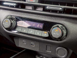 オートエアコンで温度を設定するだけで快適な車内環境を維持することができます!