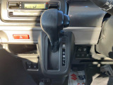 【インパネシフト】シフトがインパネにあるから足元が広々☆運転席から助手席への移動も楽にできちゃいますね☆運転に疲れたときはササッと代わってもらっちゃいましょう!