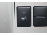 運転席にシートヒーターが付いています。