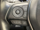 運転中、オーディオの操作をしてて、ハッとしたことはありませんか?ステアリングスイッチは、運転中でもハンドルでオーディオの操作が可能です。安全なドライブをサポートします。