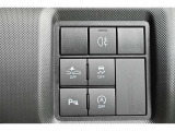 スタイリッシュなデザインのインパネ。各操作スイッチは使いやすい位置に配置されてます。
