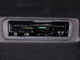 装備されているビルトインタイプのETC車載器です。セットアップしてからご納車致します。ETCカードを差し込めば高速道路の出入り口ゲートを楽々通過出来ます。