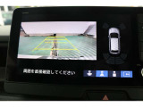 バックカメラを搭載しておりガイドラインも表示されますので車庫入れも安心ですね♪